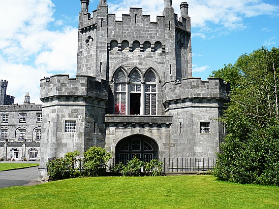 Kilkenny Castle arch - Public Domain Photograph