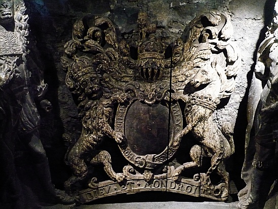 Stone coat of arms - Public Domain Photograph