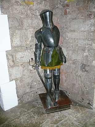 Suit of armour - Public Domain Photograph